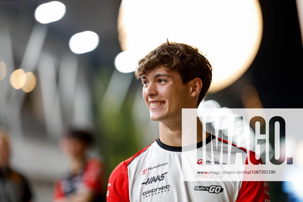 F1 - SINGAPORE GRAND PRIX 2025 BEARMAN Ollie Oliver (gbr), Haas F1 Team VF-25, portrait during the 2025 Formula 1 Singapore Grand Prix, 18th round of the 2025 FIA Formula One World Championship, WM, Weltmeisterschaft from October 3 to 5, 2025 on the Marina Bay Street Circuit, in Singapore - SingaporeSingapore