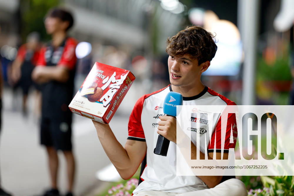 F1 - SINGAPORE GRAND PRIX 2025 BEARMAN Ollie Oliver (gbr), Haas F1 Team VF-25, portrait during the 2025 Formula 1 Singapore Grand Prix, 18th round of the 2025 FIA Formula One World Championship, WM, Weltmeisterschaft from October 3 to 5, 2025 on the Marina Bay Street Circuit, in Singapore - SingaporeSingapore