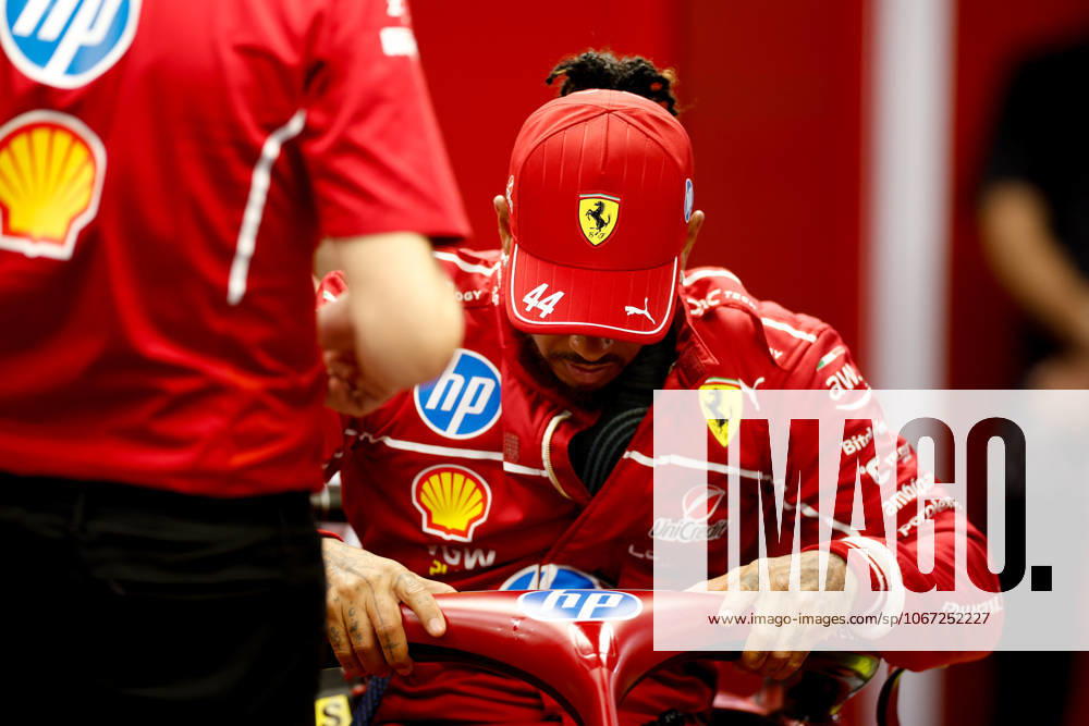 F1 - SINGAPORE GRAND PRIX 2025 HAMILTON Lewis (gbr), Scuderia Ferrari SF-25, portrait during the 2025 Formula 1 Singapore Grand Prix, 18th round of the 2025 FIA Formula One World Championship, WM, Weltmeisterschaft from October 3 to 5, 2025 on the Marina Bay Street Circuit, in Singapore - SingaporeSingapore