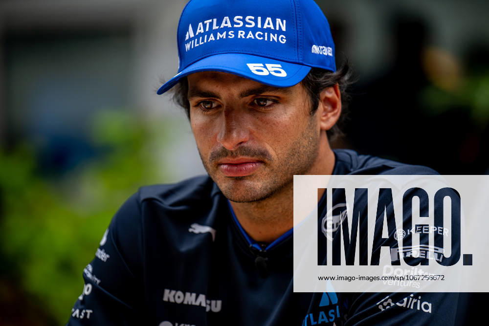 MARINA BAY, SINGAPORE: Carlos Sainz, racing for the Williams Racing team during the 2025 Formula 1 Singapore Grand Prix at the Marina Bay Street Circuit in Marina Bay, Singapore
