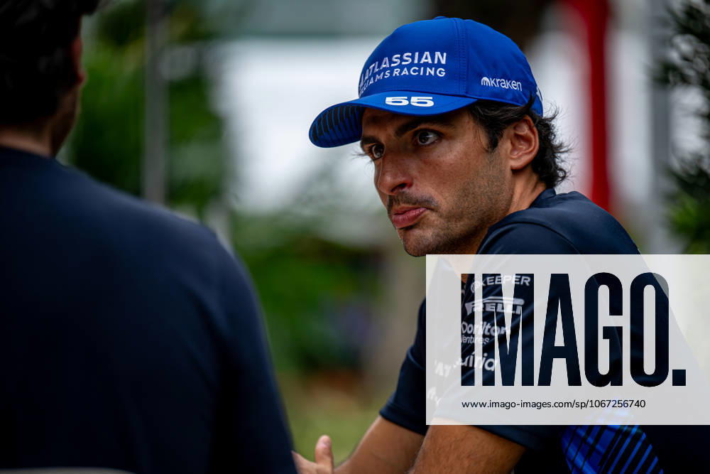 MARINA BAY, SINGAPORE: Carlos Sainz, racing for the Williams Racing team during the 2025 Formula 1 Singapore Grand Prix at the Marina Bay Street Circuit in Marina Bay, Singapore