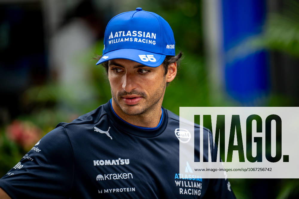 MARINA BAY, SINGAPORE: Carlos Sainz, racing for the Williams Racing team during the 2025 Formula 1 Singapore Grand Prix at the Marina Bay Street Circuit in Marina Bay, Singapore