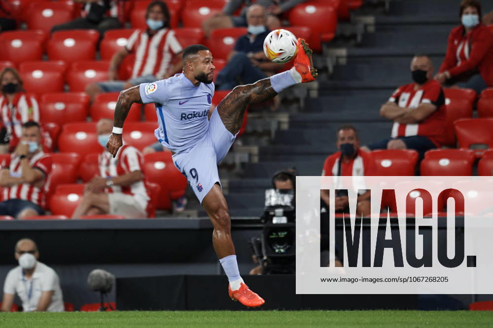 Athletic Club v FC Barcelona, Barca - La Liga Santander BILBAO, SPAIN - AUG 21: Memphis Depay of Barcelona controls the ball during the La Liga Santander match between Athletic Club and FC Barcelona at San Mames Stadium on August 21, 2021 in Bilbao, Spain. Spain World. Editorial use only. Please get in touch for any other usage.