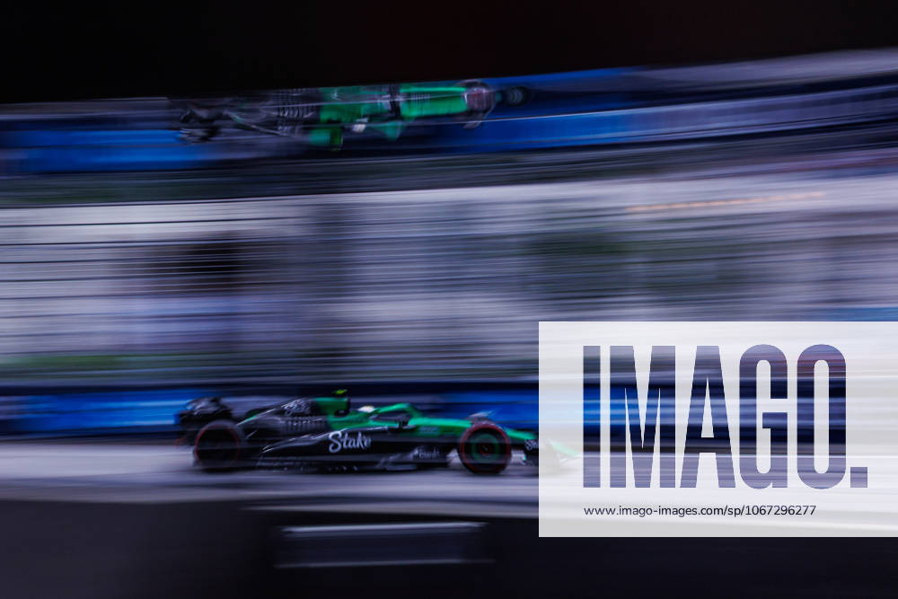 Nico Hulkenberg of Germany drives the (27) Stake F1 Team Kick Sauber Ferrari during practice session one ahead of the F1 Grand Prix of Singapore at the Marina Bay Street Circuit. Singapore Singapore - ZUMAs197 20251003_aaa_s197_139