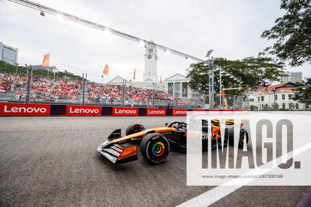 Oscar Piastri of Australia drives the (81) McLaren Formula 1 Team MCL39 during practice session one ahead of the F1 Grand Prix of Singapore at the Marina Bay Street Circuit. Singapore Singapore - ZUMAs197 20251003_aaa_s197_100