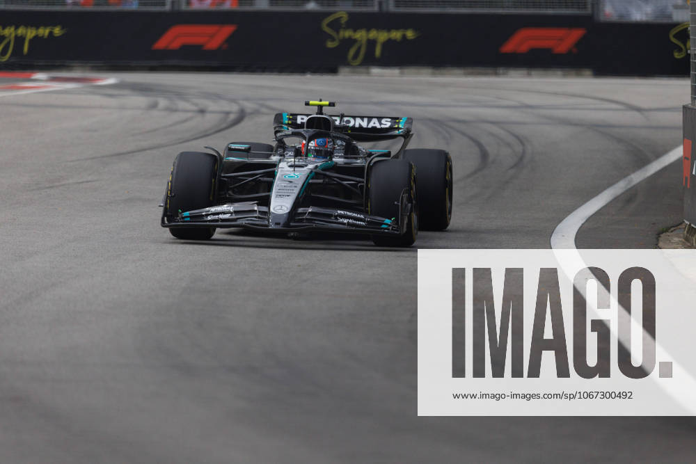 Andrea Kimi Antonelli of Italy drives the (12) Mercedes-AMG PETRONAS Formula One Team W16 during practice session one ahead of the F1 Grand Prix of Singapore at the Marina Bay Street Circuit. Singapore Singapore - ZUMAs197 20251003_aaa_s197_123