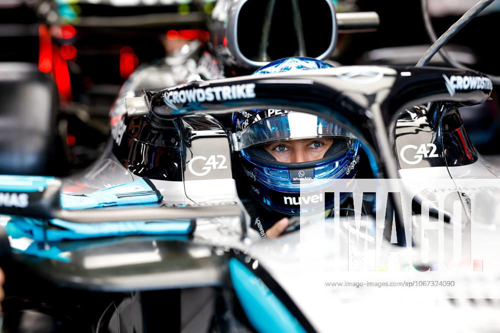 F1 - SINGAPORE GRAND PRIX 2025 RUSSELL George (gbr), Mercedes AMG F1 Team W16, portrait during the 2025 Formula 1 Singapore Grand Prix, 18th round of the 2025 FIA Formula One World Championship, WM, Weltmeisterschaft from October 3 to 5, 2025 on the Marina Bay Street Circuit, in Singapore - SingaporeSingapore