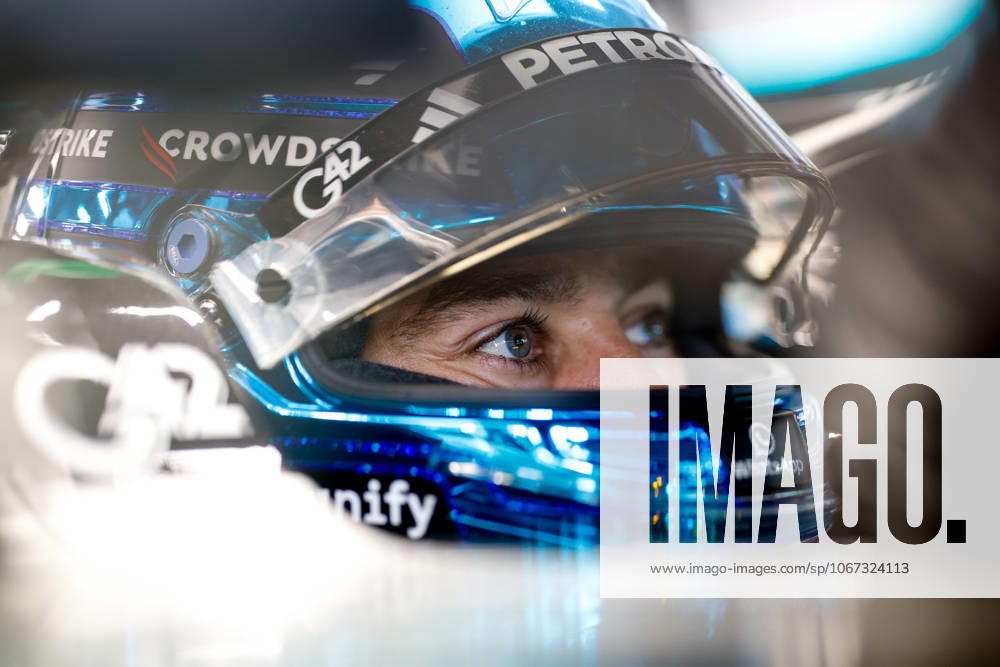 F1 - SINGAPORE GRAND PRIX 2025 RUSSELL George (gbr), Mercedes AMG F1 Team W16, portrait during the 2025 Formula 1 Singapore Grand Prix, 18th round of the 2025 FIA Formula One World Championship, WM, Weltmeisterschaft from October 3 to 5, 2025 on the Marina Bay Street Circuit, in Singapore - SingaporeSingapore