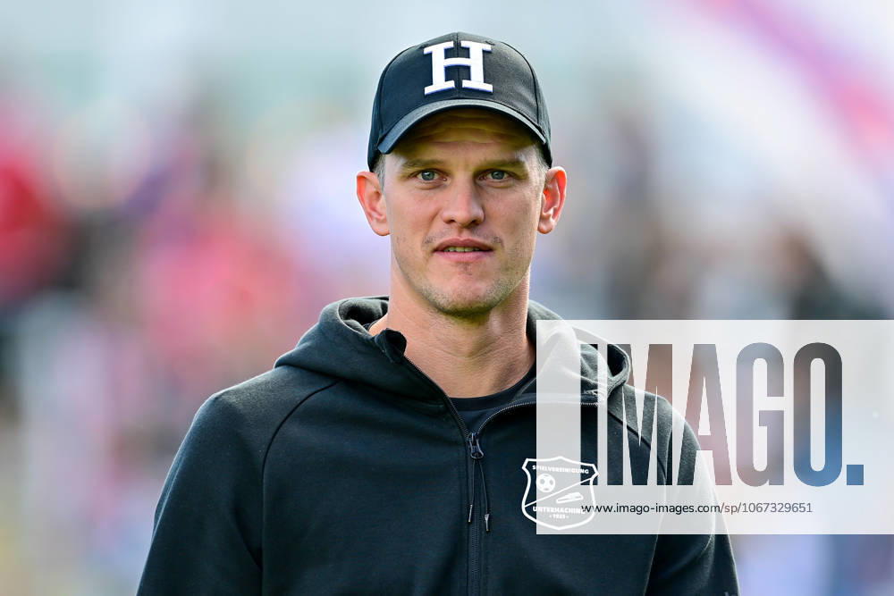 Coach Sven Bender Unterhaching , Portrait, Portrait, Single picture, Action, Action, 04 10 2025, Unterhaching Germany , Football, Regionalliga Bayern, SpVgg Unterhaching SpVgg Greuther Fürth II