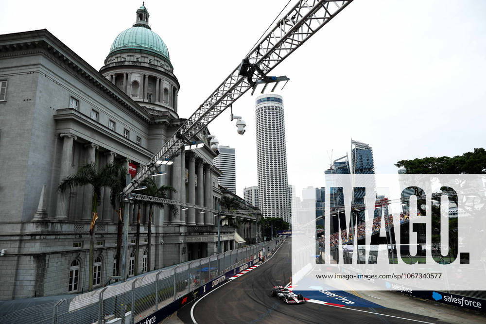 F1 - SINGAPORE GRAND PRIX 2025 87 BEARMAN Ollie Oliver (gbr), Haas F1 Team VF-25 Ferrari, action during the 2025 Formula 1 Singapore Grand Prix, 18th round of the 2025 FIA Formula One World Championship, WM, Weltmeisterschaft from October 3 to 5, 2025 on the Marina Bay Street Circuit, in Singapore - SingaporeSingapore
