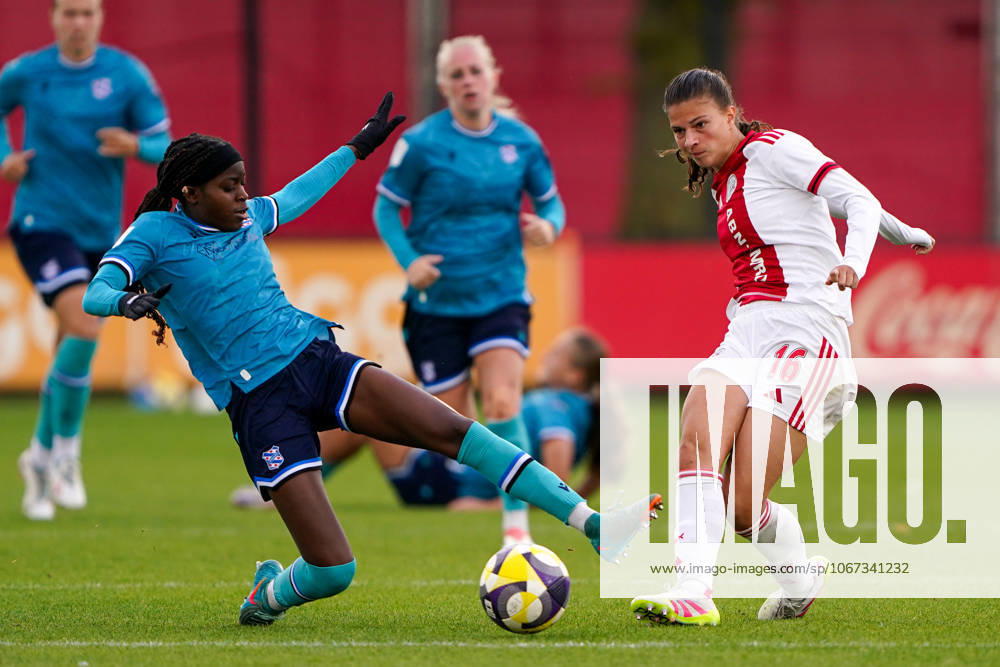 2025-10-04 Ajax Vrouwen v SC Heerenveen Vrouwen - Dutch Eurojackpot Vrouwen Eredivisie AMSTERDAM, NETHERLANDS - OCTOBER 4: Ana Nassette of SC Heerenveen Vrouwen, Danique Noordman of Ajax Vrouwen during the Dutch Eurojackpot Vrouwen Eredivisie match between Ajax Vrouwen and SC Heerenveen Vrouwen at Sportcomplex de Toekomst on October 4, 2025 in Amsterdam, Netherlands. Amsterdam Sportcomplex de Toekomst Netherlands Content not available for redistribution in The Netherlands directly or indirectly through any third parties.
