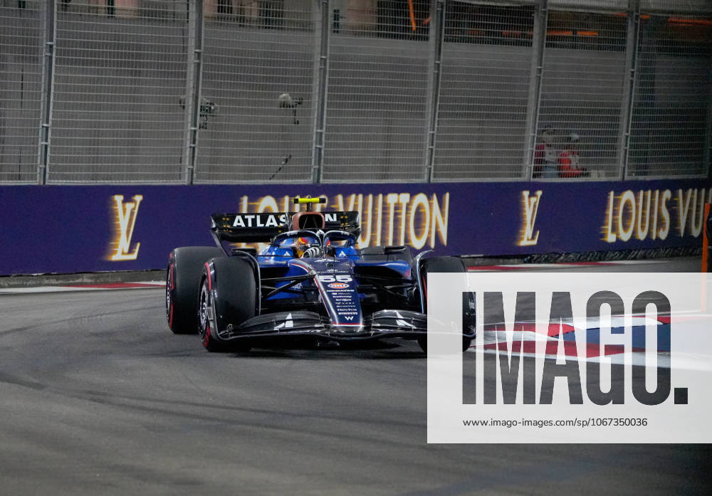Marina Bay Street Circuit, Singapore, FORMULA 1 SINGAPORE AIRLINES SINGAPORE GRAND PRIX 2025 , im Bild Carlos Sainz Jr. (ESP), Atlassian Williams Racing (Photo by Hasan Bratic DeFodi Images) 04 10 2025, Marina Bay Street Circuit, Singapore, FORMULA 1 SINGAPORE AIRLINES SINGAPORE GRAND PRIX 2025 , in the picture Carlos Sainz Jr ESP , Atlassian Williams Racing Photo by Hasan Bratic DeFodi Images