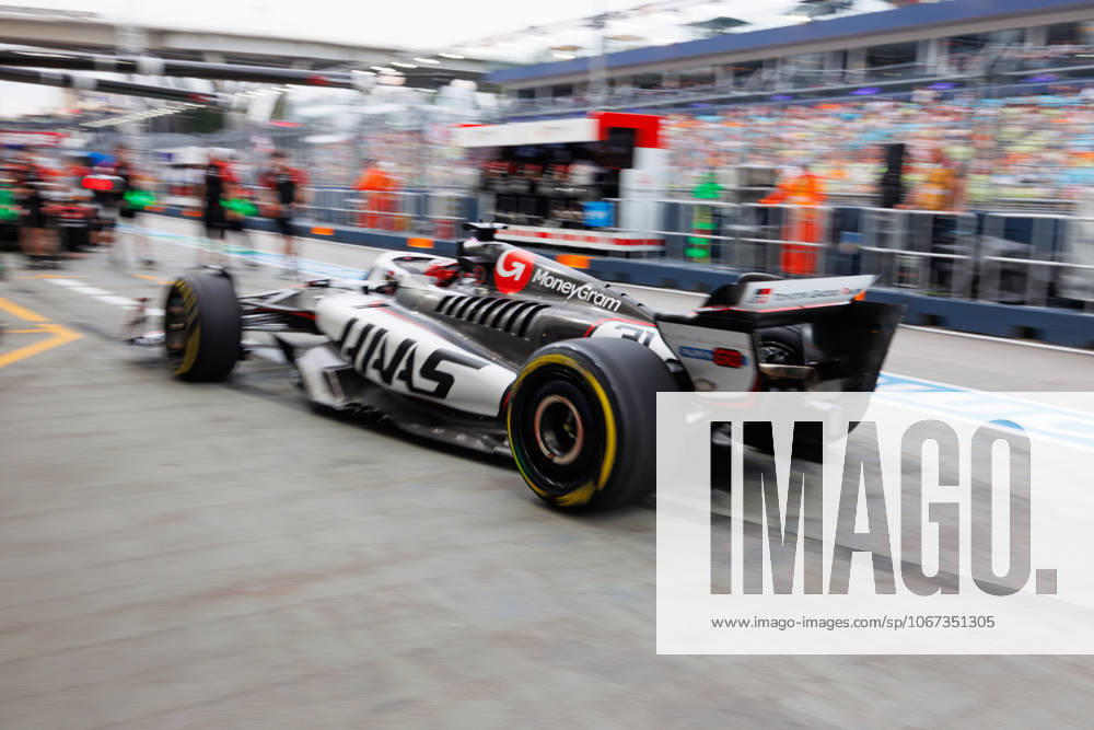 Esteban Ocon of France and the MoneyGram Haas F1 Team seen during the final practice at the F1 Grand Prix of Singapore at the Marina Bay Street Circuit. Singapore Singapore - ZUMAs197 20251004_aaa_s197_148