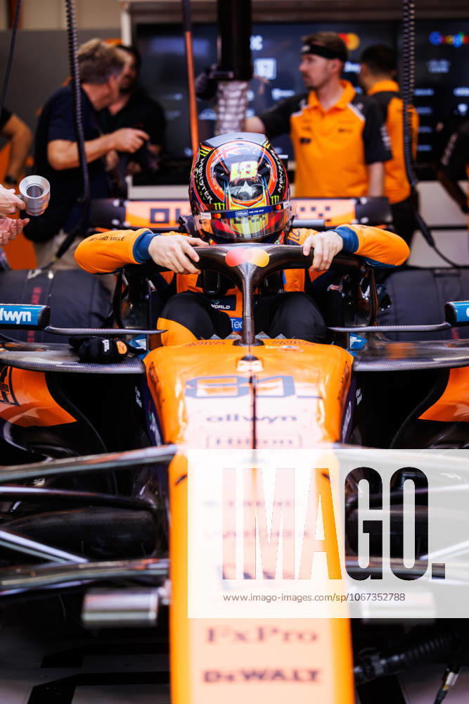Oscar Piastri of Australia and the McLaren Formula 1 Team seen during the final practice at the F1 Grand Prix of Singapore at the Marina Bay Street Circuit. Singapore Singapore - ZUMAs197 20251004_aaa_s197_129