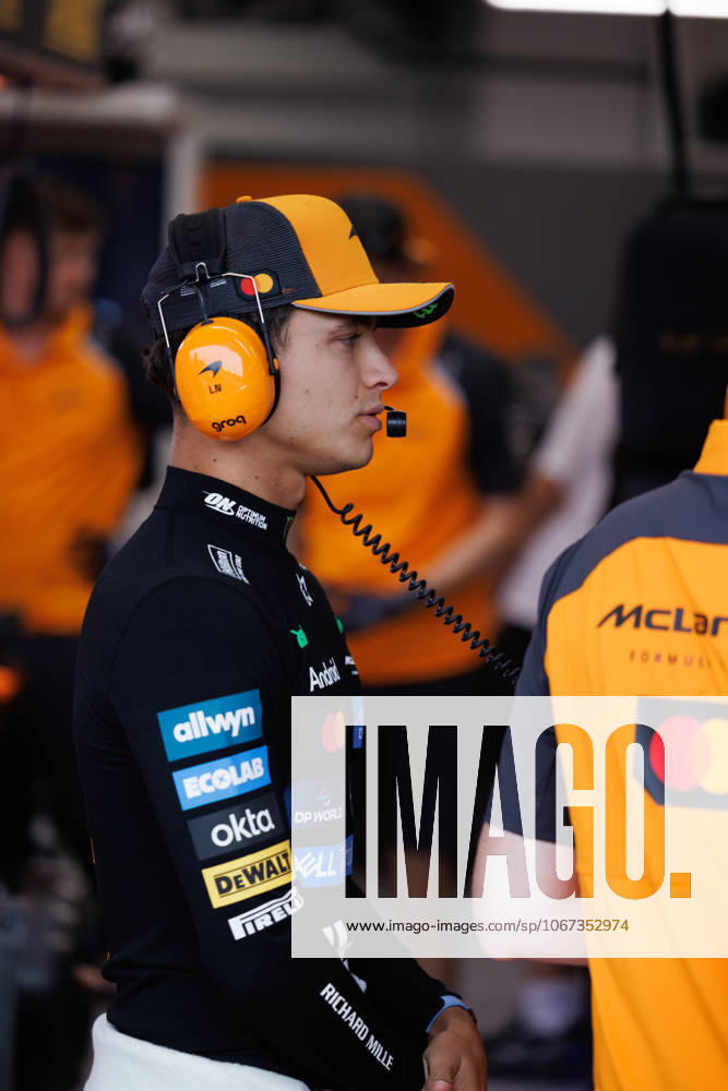 Lando Norris of Great Britain and the McLaren Formula 1 Team in the garage during the final practice at the Marina Bay Street Circuit. Singapore Singapore - ZUMAs197 20251004_aaa_s197_136