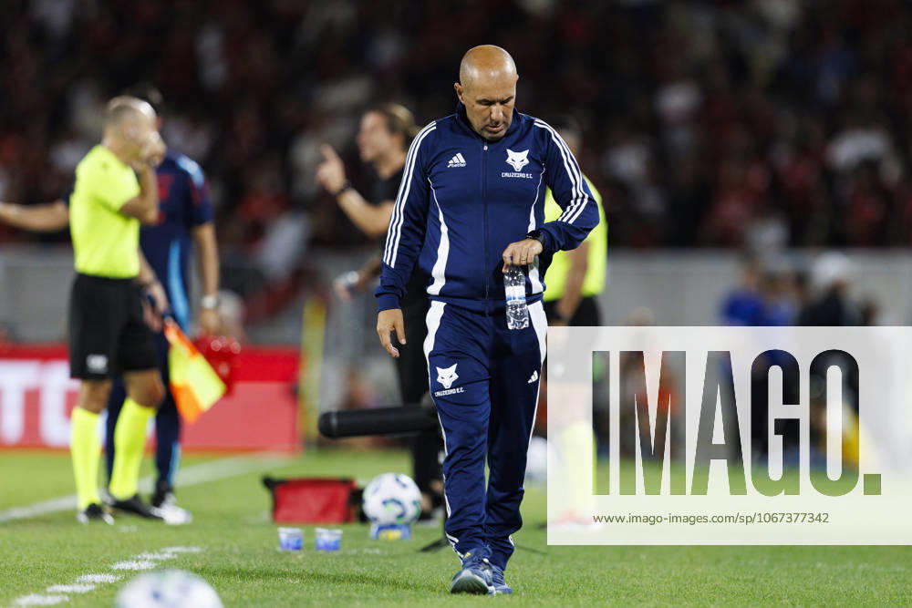 Rio de Janeiro, Brazil October 02 Cruzeiro Head Coach Leonardo Jardim walks in the field during the Brasileirao Betano 2025 match between Flamengo and Cruzeiro at Estadio do Maracana on October 02, 2025 in Rio de Janeiro, Brazil Photo by Daniel Castelo Branco Eurasia Sport Images Rio de Janeiro Estadio do Maracana Rio de Janeiro Brazil