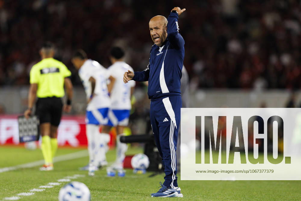Rio de Janeiro, Brazil October 02 Cruzeiro Head Coach Leonardo Jardim gestures during the Brasileirao Betano 2025 match between Flamengo and Cruzeiro at Estadio do Maracana on October 02, 2025 in Rio de Janeiro, Brazil Photo by Daniel Castelo Branco Eurasia Sport Images Rio de Janeiro Estadio do Maracana Rio de Janeiro Brazil