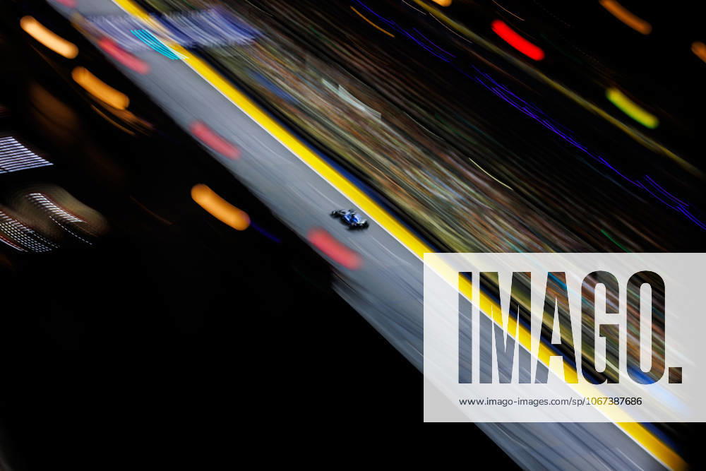 Alexander Albon of Thailand drives the (23) Williams Racing FW47 Mercedes during qualifying ahead of the F1 Grand Prix of Singapore at the Marina Bay Street Circuit. Singapore Singapore - ZUMAs197 20251004_aaa_s197_333