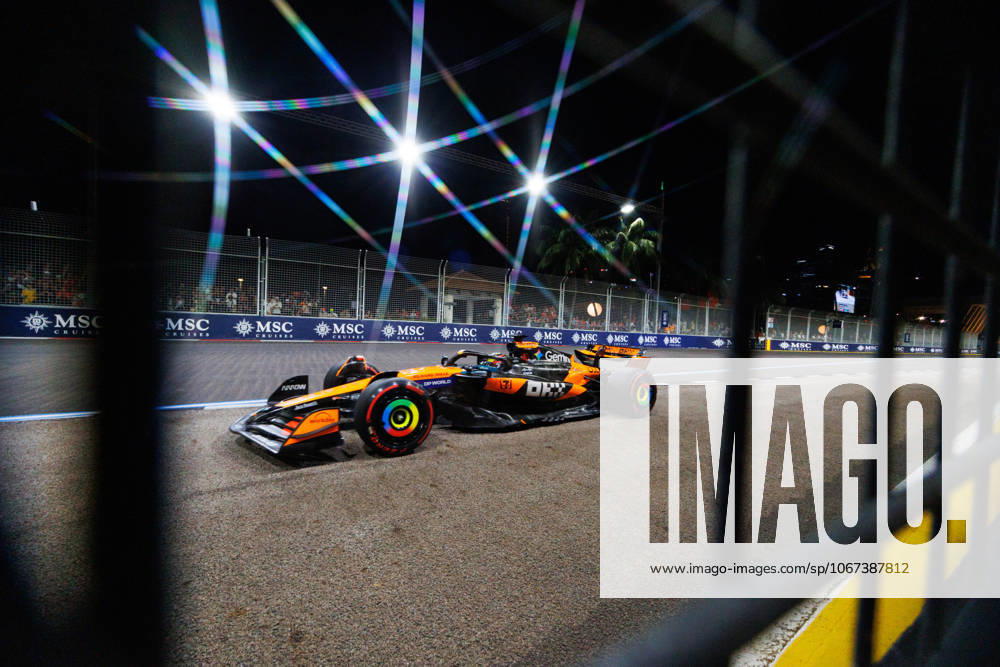 Oscar Piastri of Australia drives the (81) McLaren Formula 1 Team MCL39 during qualifying ahead of the F1 Grand Prix of Singapore at the Marina Bay Street Circuit. Singapore Singapore - ZUMAs197 20251004_aaa_s197_341