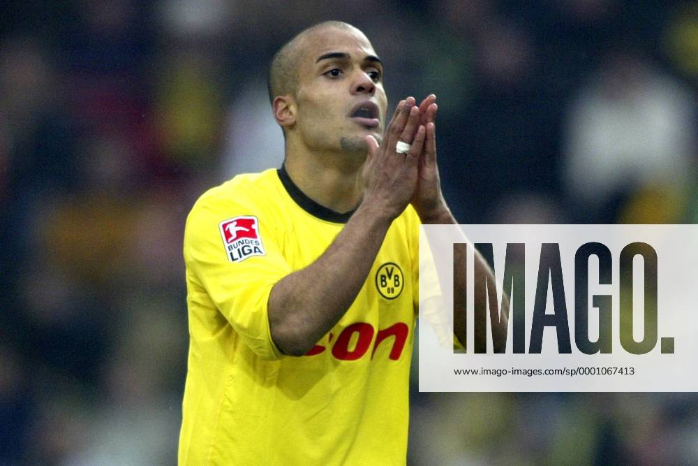 David Odonkor (BVB) wendet sich an eine höhere Instanz Fußball 1. BL Herren Saison 2003 2004, Borussia Dortmund Einzelbild Dortmund