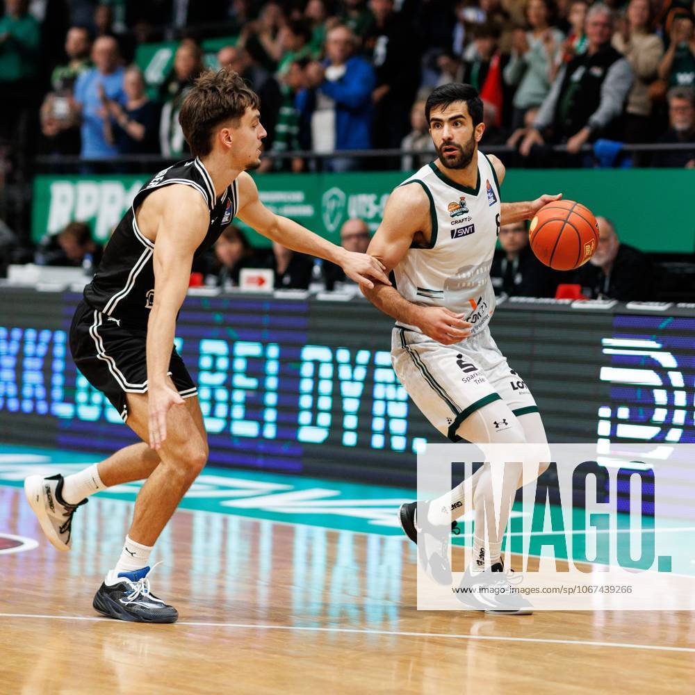 Behnam Yakhchali Gladiators Trier in a duel with Zachary Ensinger BMA365 Bamberg Baskets , Vet Concept Gladiators Trier vs BMA365 Bamberg Baskets, Basketball, easyCredit BBL, Matchday 3, Season 2025 2026, 05 10 2025 Vet Concept Gladiators Trier vs BMA365 Bamberg Baskets, Basketball, easyCredit BBL, Matchday 3, Season 2025 2026