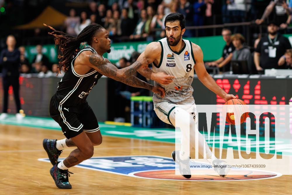 Behnam Yakhchali Gladiators Trier in a duel with Cobe Williams BMA365 Bamberg Baskets , Vet Concept Gladiators Trier vs BMA365 Bamberg Baskets, Basketball, easyCredit BBL, Matchday 3, Season 2025 2026, 05 10 2025 Vet Concept Gladiators Trier vs BMA365 Bamberg Baskets, Basketball, easyCredit BBL, Matchday 3, Season 2025 2026