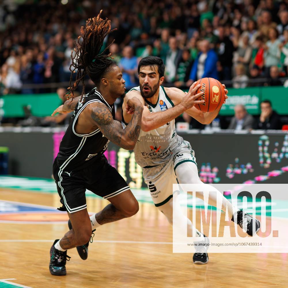 Behnam Yakhchali Gladiators Trier in a duel with Cobe Williams BMA365 Bamberg Baskets , Vet Concept Gladiators Trier vs BMA365 Bamberg Baskets, Basketball, easyCredit BBL, Matchday 3, Season 2025 2026, 05 10 2025 Vet Concept Gladiators Trier vs BMA365 Bamberg Baskets, Basketball, easyCredit BBL, Matchday 3, Season 2025 2026