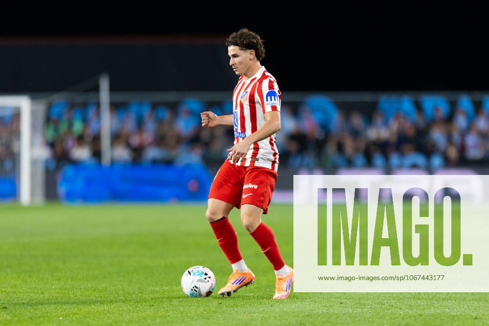 Real Club Celta de Vigo v Club Atletico de Madrid - LaLiga EA Sports VIGO, SPAIN - OCTOBER 5: Julian Alvarez of Atletico de Madrid runs with the ball during the LaLiga EA Sports match between Real Club Celta de Vigo and Club Atletico de Madrid at Estadio Abanca-Balaidos on October 5, 2025 in Vigo, Spain. (Photos by Diego Simon Photo Players Images Magara Press) Vigo Estadio Abanca-Balaidos Spain
