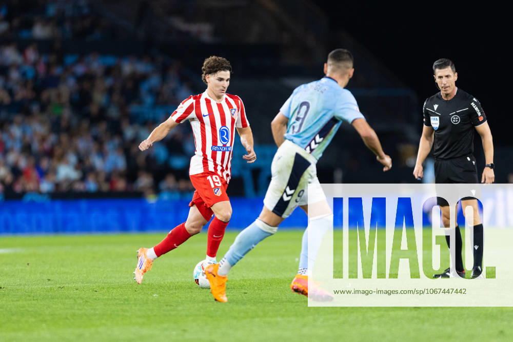 Real Club Celta de Vigo v Club Atletico de Madrid - LaLiga EA Sports VIGO, SPAIN - OCTOBER 5: Julian Alvarez of Atletico de Madrid runs with the ball during the LaLiga EA Sports match between Real Club Celta de Vigo and Club Atletico de Madrid at Estadio Abanca-Balaidos on October 5, 2025 in Vigo, Spain. (Photos by Diego Simon Photo Players Images Magara Press) Vigo Estadio Abanca-Balaidos Spain