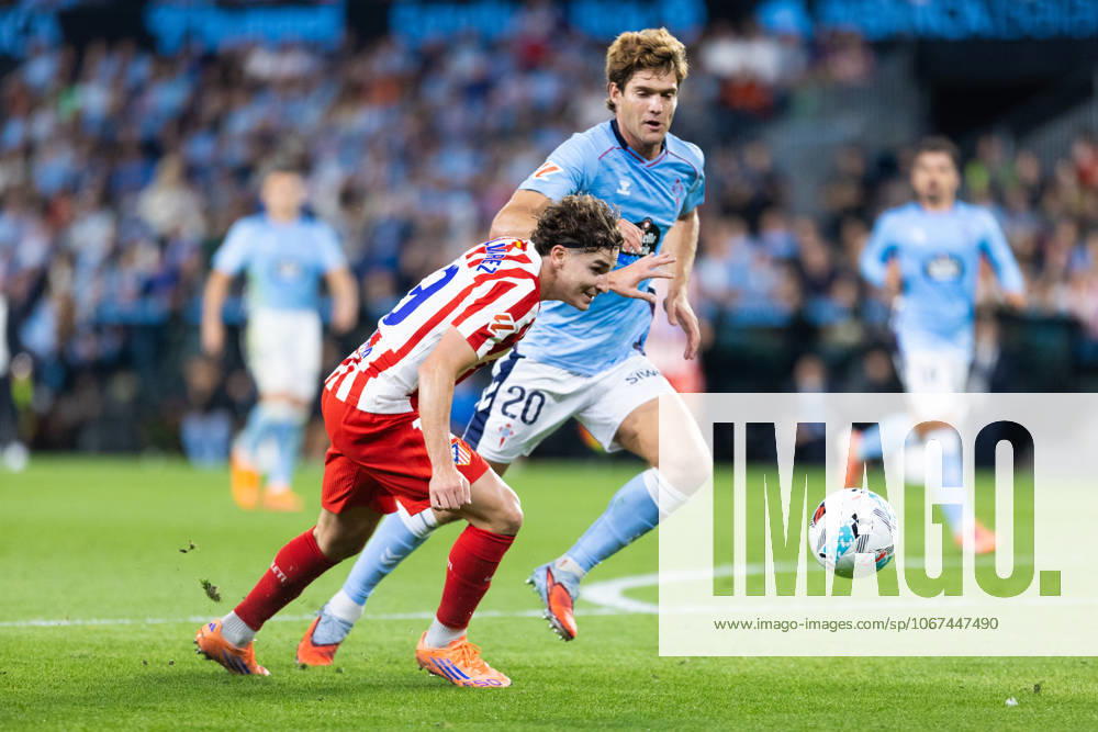 Real Club Celta de Vigo v Club Atletico de Madrid - LaLiga EA Sports VIGO, SPAIN - OCTOBER 5: Julian Alvarez of Atletico de Madrid competes for the ball with Marcos Alonso of RC Celta de Vigo during the LaLiga EA Sports match between Real Club Celta de Vigo and Club Atletico de Madrid at Estadio Abanca-Balaidos on October 5, 2025 in Vigo, Spain. (Photos by Diego Simon Photo Players Images Magara Press) Vigo Estadio Abanca-Balaidos Spain