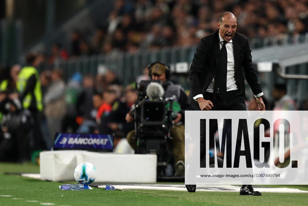 Juventus Fc - Ac Milan Massimiliano Allegri, head coach of Ac Milan yells during the Serie A match beetween Juventus Fc and Ac Milan at Allianz Stadium on October 5, 2025 in Turin, Italy . Torino Allianz Stadium Italy