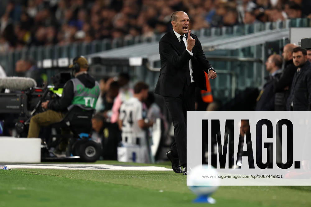 Juventus Fc - Ac Milan Massimiliano Allegri, head coach of Ac Milan yells during the Serie A match beetween Juventus Fc and Ac Milan at Allianz Stadium on October 5, 2025 in Turin, Italy . Torino Allianz Stadium Italy