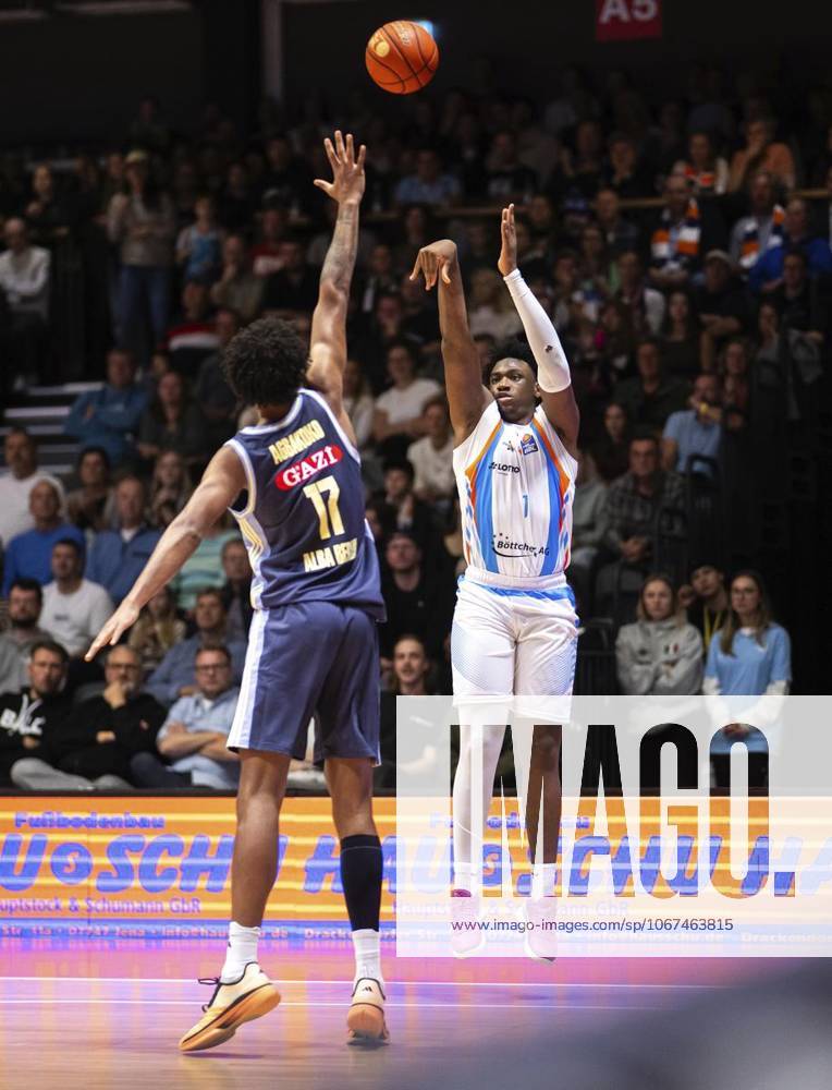 BASKETBALL EASYCREDIT BBL 3 GAME DAY SCIENCE CITY JENA ALBA BERLIN p 05 10 2025 Jena Basketball easyCredit BBL 1 Basketball Bundesliga Saison 2025 2026 3 Spieltag Sparkassen Arena Science City Jena ALBA Berlin im Foto Great Osobor 1 Science City Jena in duel with Moses Wood 11 ALBA BERLIN Germany Thueringen Jena Copyright SaschaxFromm