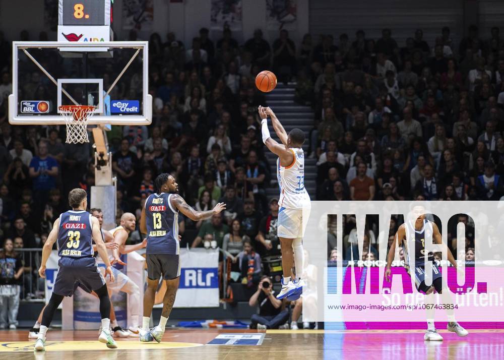BASKETBALL EASYCREDIT BBL 3 GAME DAY SCIENCE CITY JENA ALBA BERLIN p 05 10 2025 Jena Basketball easyCredit BBL 1 Basketball Bundesliga Saison 2025 2026 3 Spieltag Sparkassen Arena Science City Jena ALBA Berlin im Foto Eric Washington 33 Science City Jena Germany Thueringen Jena Copyright SaschaxFromm