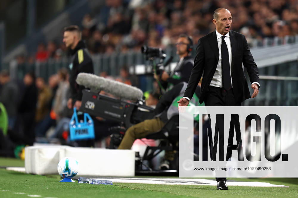 Juventus Fc - Ac Milan Massimiliano Allegri, head coach of Ac Milan gestures during the Serie A match beetween Juventus Fc and Ac Milan at Allianz Stadium on October 5, 2025 in Turin, Italy . Torino Allianz Stadium Italy