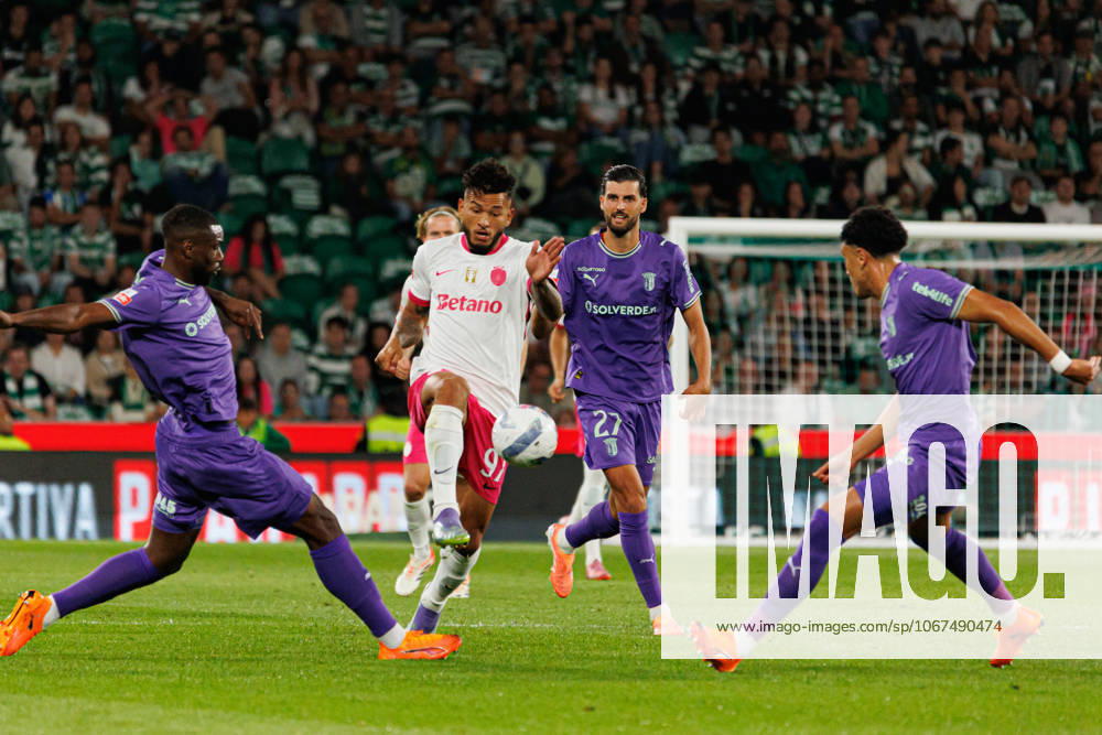 Luis Suarez seen during Liga Portugal game between teams of Sporting CP and SC Braga at Estadio Jose Alvalade (Luis Loureiro Ball Raw Images) Lisbon Estadio Jose Alvalade Portugal