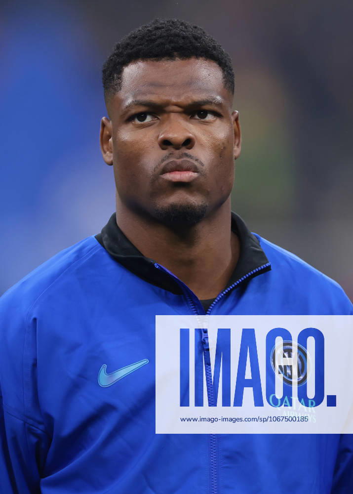 Milan, Italy, 4th October 2025. Denzel Dumfries of FC Internazionale looks on during the line up prior to kick off in the Internazionale vs US Cremonese Serie A match at Giuseppe Meazza, Milan. Picture credit should read: Jonathan Moscrop Sportimage . SPI_103_JM_INTER_CREMONESE_ SPI-4187-0103
