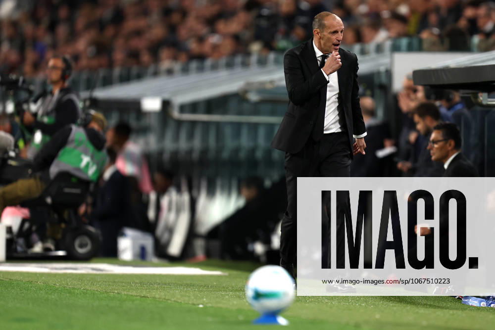 Juventus Fc - Ac Milan Massimiliano Allegri, head coach of Ac Milan gestures during the Serie A match beetween Juventus Fc and Ac Milan at Allianz Stadium on October 5, 2025 in Turin, Italy . Torino Allianz Stadium Italy