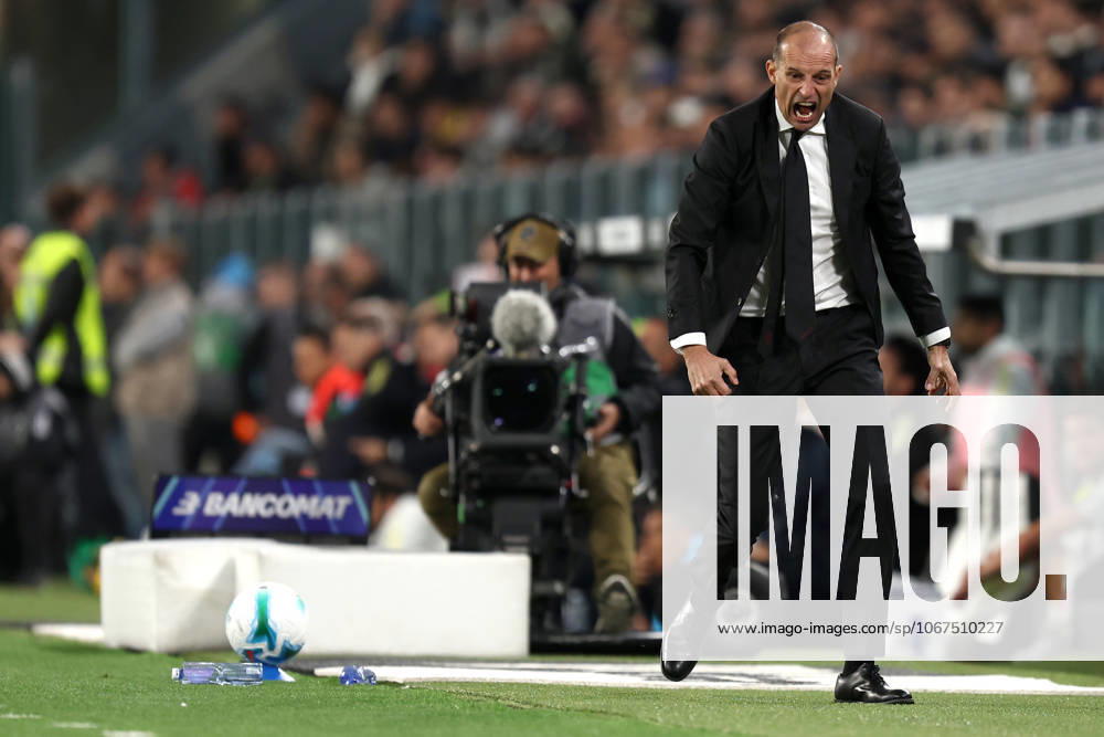 Juventus Fc - Ac Milan Massimiliano Allegri, head coach of Ac Milan gestures during the Serie A match beetween Juventus Fc and Ac Milan at Allianz Stadium on October 5, 2025 in Turin, Italy . Torino Allianz Stadium Italy