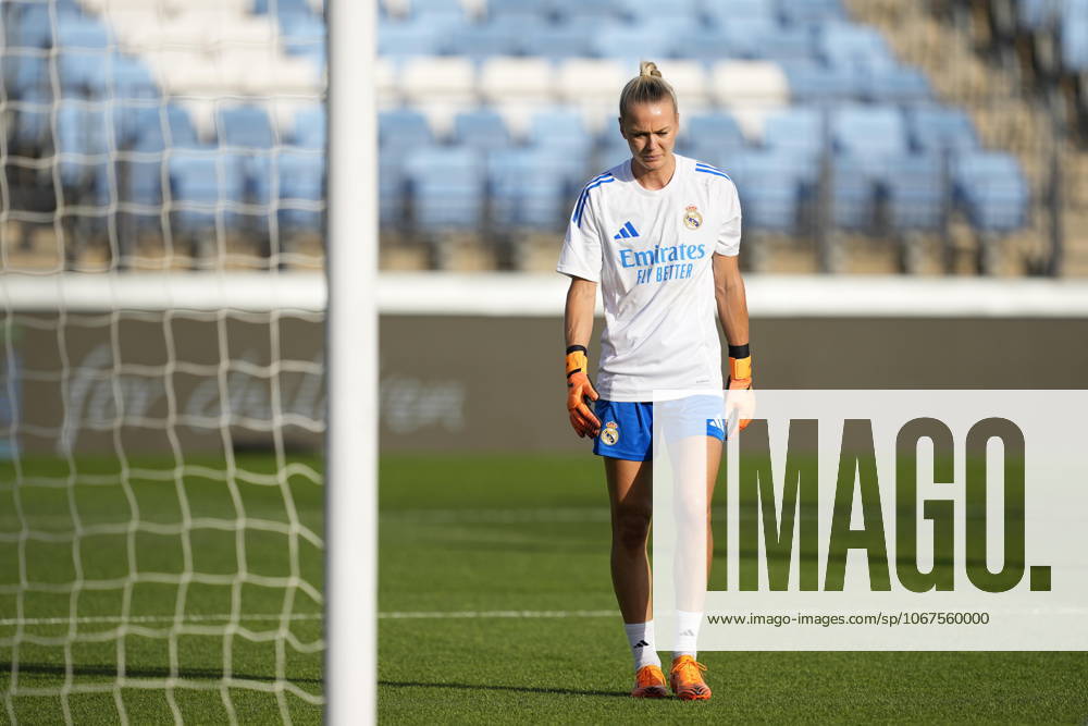 Merle Frohms of Real Madrid CF warms up during the UEFA Womenâ€⠢s Champions League 2025 26 League Phase MD1, football match played between Real Madrid CF and AS Roma at Alfredo Di Stefano stadium on October 08, 2025, in Valdebebas, Madrid, Spain. Valdebebas Spain - ZUMAF V 20251008_zaa_a181_099
