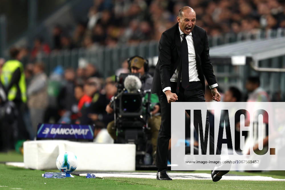 Juventus Fc - Ac Milan Massimiliano Allegri, head coach of Ac Milan gestures during the Serie A match beetween Juventus Fc and Ac Milan at Allianz Stadium on October 5, 2025 in Turin, Italy . Torino Allianz Stadium Italy