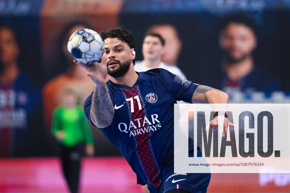 Elohim PRANDI ( 71 - PSG ) during the EHF Champins League match between Paris Saint Germain and HC Zagreb at Salle Pierre De Coubertin on October 09, 2025 in Paris, France. ( Photo by Federico Pestellini PSNewz ) -