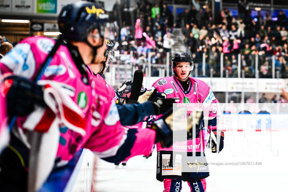 Goalscorer Julian Napravnik Iserlohn Roosters, 75 , GER, Iserlohn Roosters vs Dresdner Eislöwen, Ice Hockey, Penny DEL, Matchday 9, Season 2025 2026, 10 10 2025, GER, Iserlohn Roosters vs Dresdner Eislöwen, Ice Hockey, Penny DEL, Matchday 9, Season 2025 2026, 10 10 2025 Iserlohn