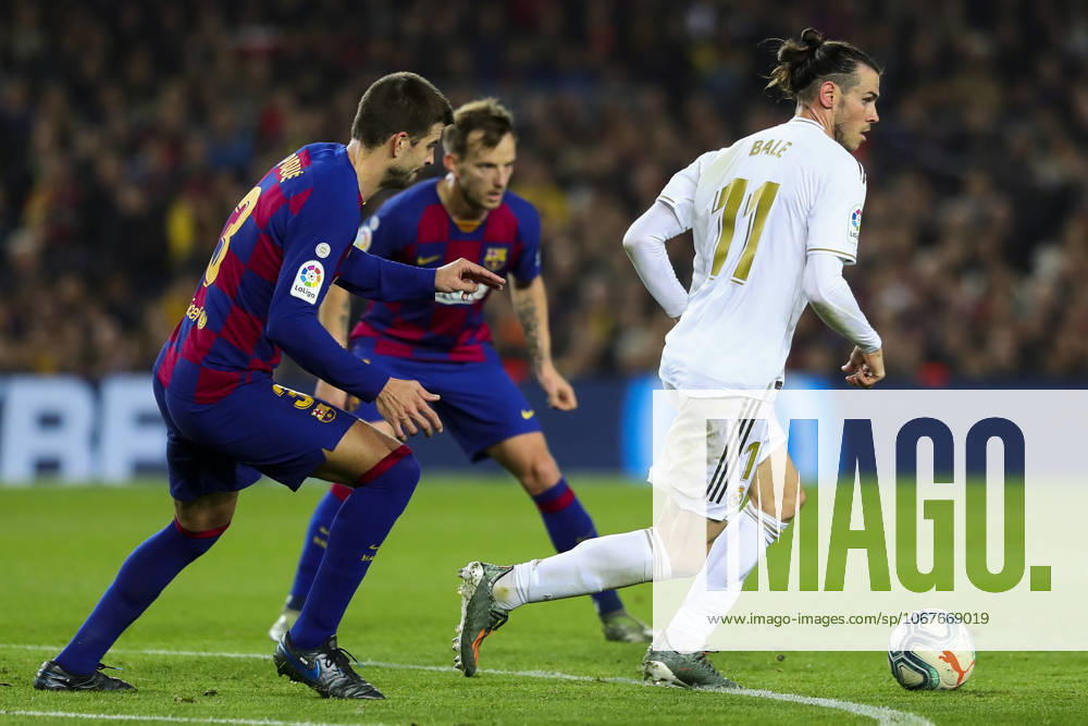 FC Barcelona, Barca v Real Madrid: La Liga BARCELONA, SPAIN - DEC 18: Real Madrid s Welsh forward Gareth Bale (R) vies during Spanish El Clasico football match between FC Barcelona and Real Madrid at the Camp Nou stadium in Barcelona on December 18, 2019. Spain World. Editorial use only. Please get in touch for any other usage.