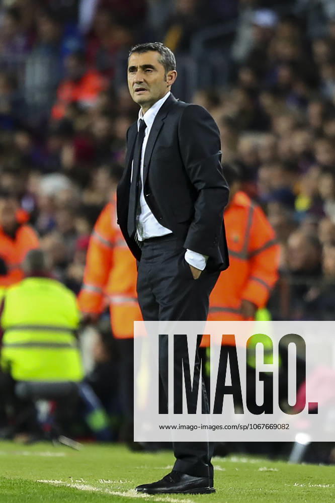 FC Barcelona, Barca v Real Madrid: La Liga BARCELONA, SPAIN - DEC 18: Barcelona s coach Ernesto Valverde looks on during Spanish El Clasico football match between FC Barcelona and Real Madrid at the Camp Nou stadium in Barcelona on December 18, 2019. Spain World. Editorial use only. Please get in touch for any other usage.