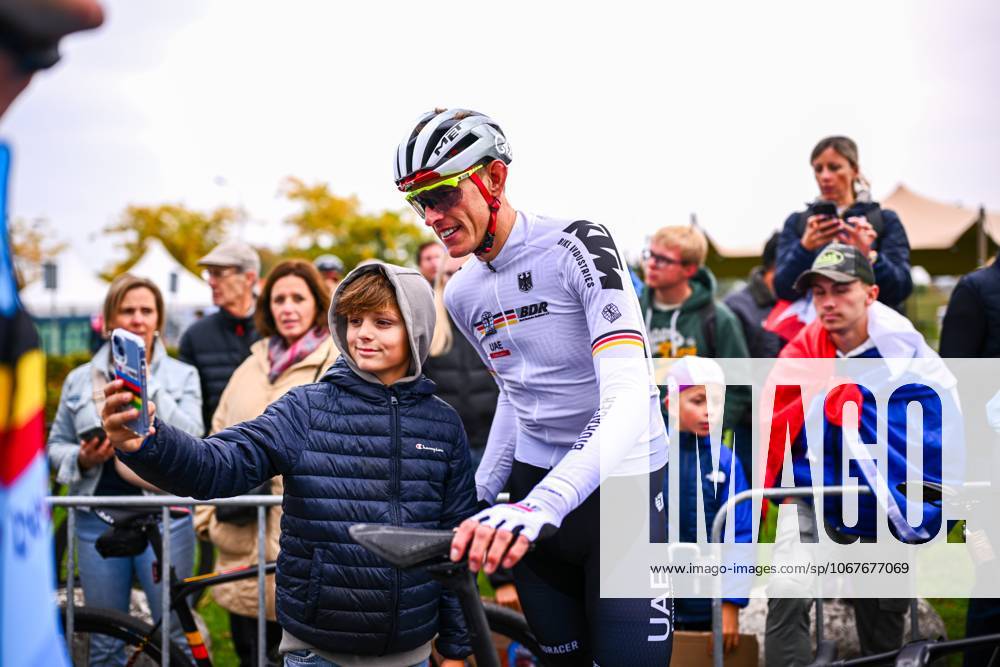 UCI 2025 Gravel World Championship, WM, Weltmeisterschaft Limburg 12 10 2025 MAASTRICHT, THE NETHERLANDS - OCTOBER 12 : Politt Nils (GER) before the start of the race during the Men Elite Gravel road race of the 2025 UCI Gravel World Championships race of 181 km with start in Beek and finish in Maastricht on October 12, 2025 in Maastricht, The Netherlands, 12 10 2025 Maastricht The Netherlands