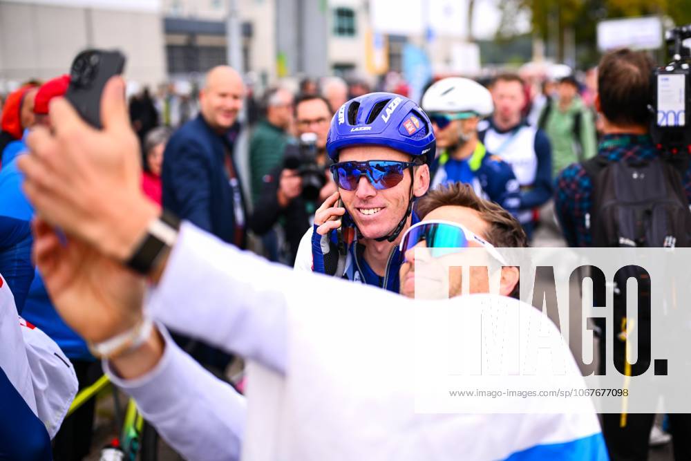 UCI 2025 Gravel World Championship, WM, Weltmeisterschaft Limburg 12 10 2025 MAASTRICHT, THE NETHERLANDS - OCTOBER 12 : Bardet Romain (FRA) before the start of the race during the Men Elite Gravel road race of the 2025 UCI Gravel World Championships race of 181 km with start in Beek and finish in Maastricht on October 12, 2025 in Maastricht, The Netherlands, 12 10 2025 Maastricht The Netherlands