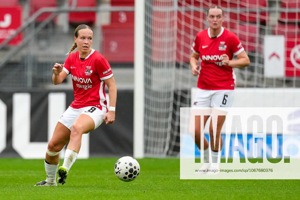 2025-10-12 AZ v Feyenoord - Dutch Eurojackpot Vrouwen Eredivisie ALKMAAR, NETHERLANDS - OCTOBER 12: Manique de Vette of AZ looks on during the Dutch Eurojackpot Vrouwen Eredivisie match between AZ and Feyenoord at AFAS Stadion on October 12, 2025 in Alkmaar, Netherlands. Alkmaar AFAS Stadion Netherlands Content not available for redistribution in The Netherlands directly or indirectly through any third parties.