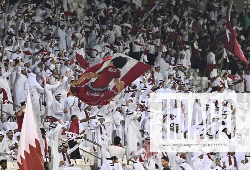 UQATAR v NITED ARAB EMIRATES-2026 FIFA World Cup, WM, Weltmeisterschaft, Fussball ASIAN QUALIFIER PLAYOFFS Fans of Qatar cheer for their team before the FIFA World Cup 2026 AFC Asian qualifiers playoffs group A match between Qatar and United Arab Emirates at Jassim Bin Hamad Stadium in Doha, Qatar, on October 14, 2025. DOHA Qatar