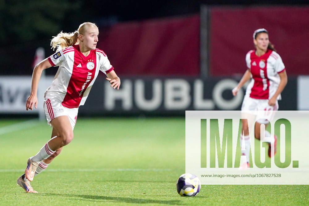 2025-10-16 Ajax v GC Frauenfussball - UEFA Women s Europa Cup 2025 2026 Second Qualifying Round AMSTERDAM, NETHERLANDS - OCTOBER 16: Bo van Egmond of Ajax runs with the ball during the UEFA Women s Europa Cup 2025 2026 Second Qualifying Round match between Ajax and GC Frauenfussball at Sportcomplex de Toekomst on October 16, 2025 in Amsterdam, Netherlands. Amsterdam Sportcomplex de Toekomst Netherlands Content not available for redistribution in The Netherlands directly or indirectly through any third parties.